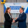 Trofeo de Vidrio Transparente (20 cm) con Grabado Láser de Alta Calidad | Incluye empaque