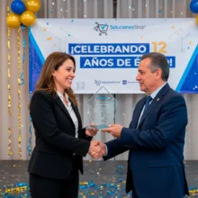 Trofeo de Vidrio Transparente (20 cm) con Grabado Láser de Alta Calidad | Incluye empaque