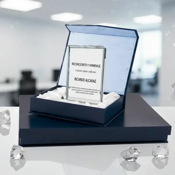 Trofeo de Vidrio Rectangular (9x13 cm) con Impresión a Color | Incluye Caja de Lujo