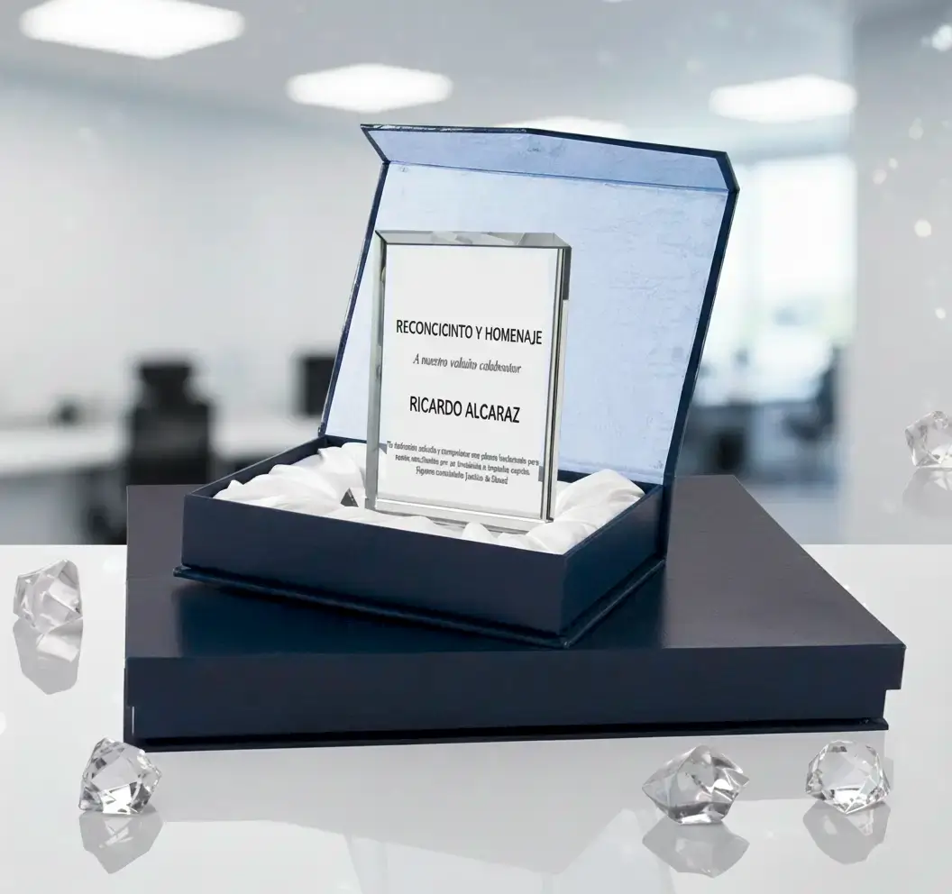 Trofeo de Vidrio Rectangular (9x13 cm) con Impresión a Color | Incluye Caja de Lujo