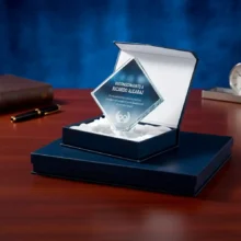 Trofeo de Vidrio Octagonal con Impresión a Color Incluye Caja de Lujo