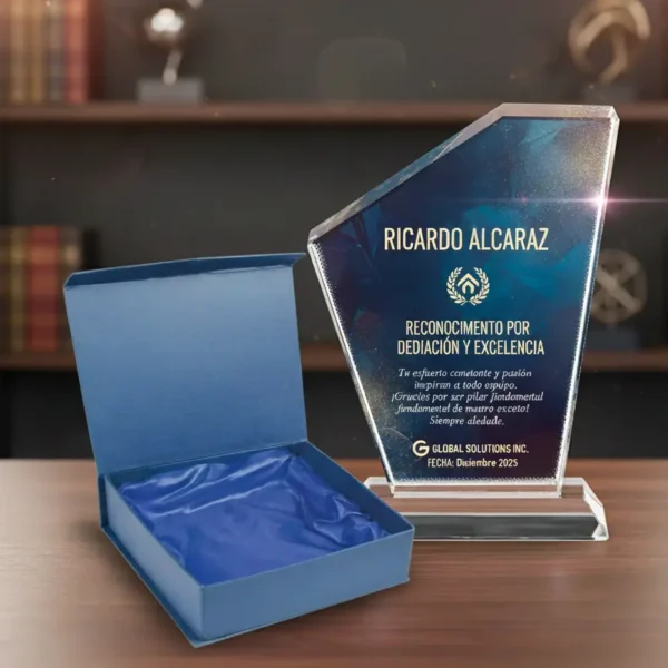 prisma, trofeo de vidrio, 14x17 cm, impresión a color, premio de empresa, caja de lujo, bordes biselados.